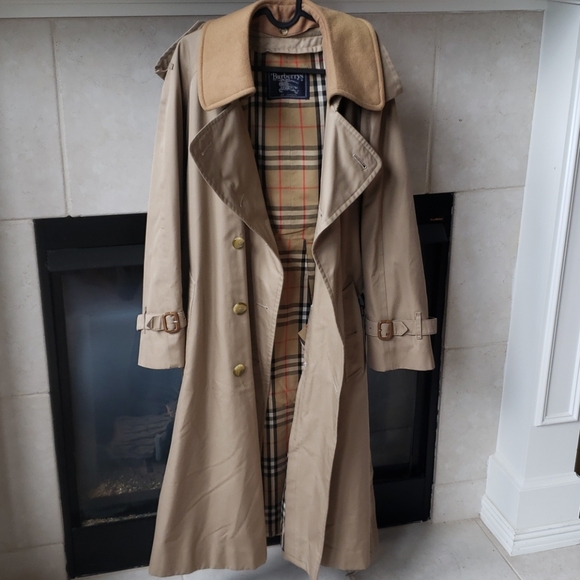 Burberry Other - 💛SALE💛Burberry Trench Coat w/ Liner & Collar